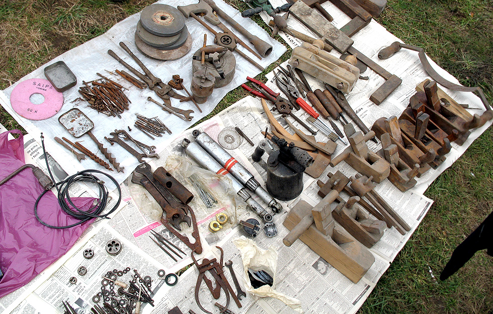 atelierul bunicului / grandpa's workshop