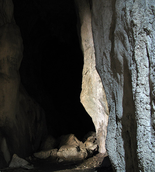 o grota / a cave