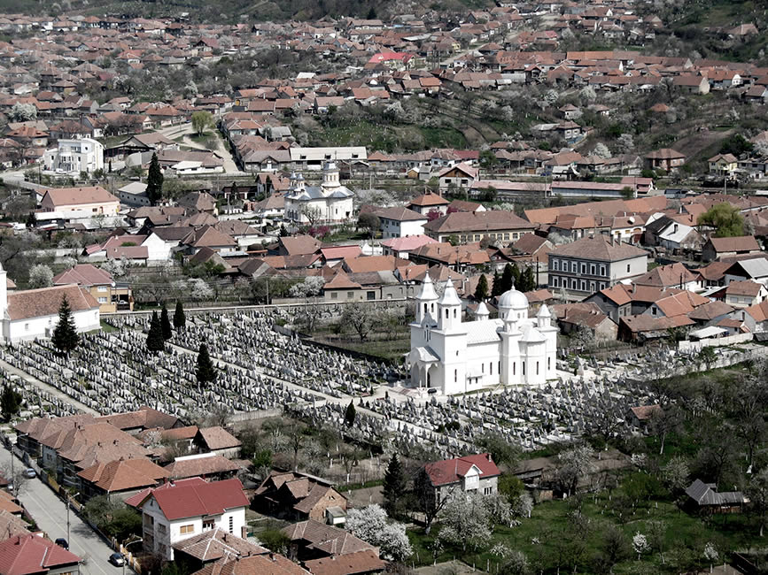 biserica si fostii enoriasi / the church and its ex- parishioners