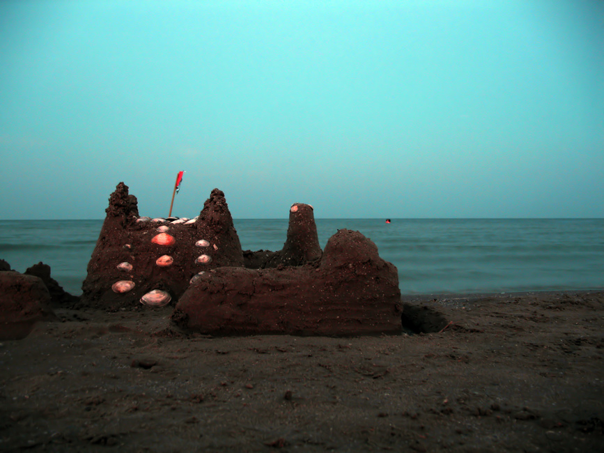 castel de nisip si doi indragostiti / sand castle and two lovers