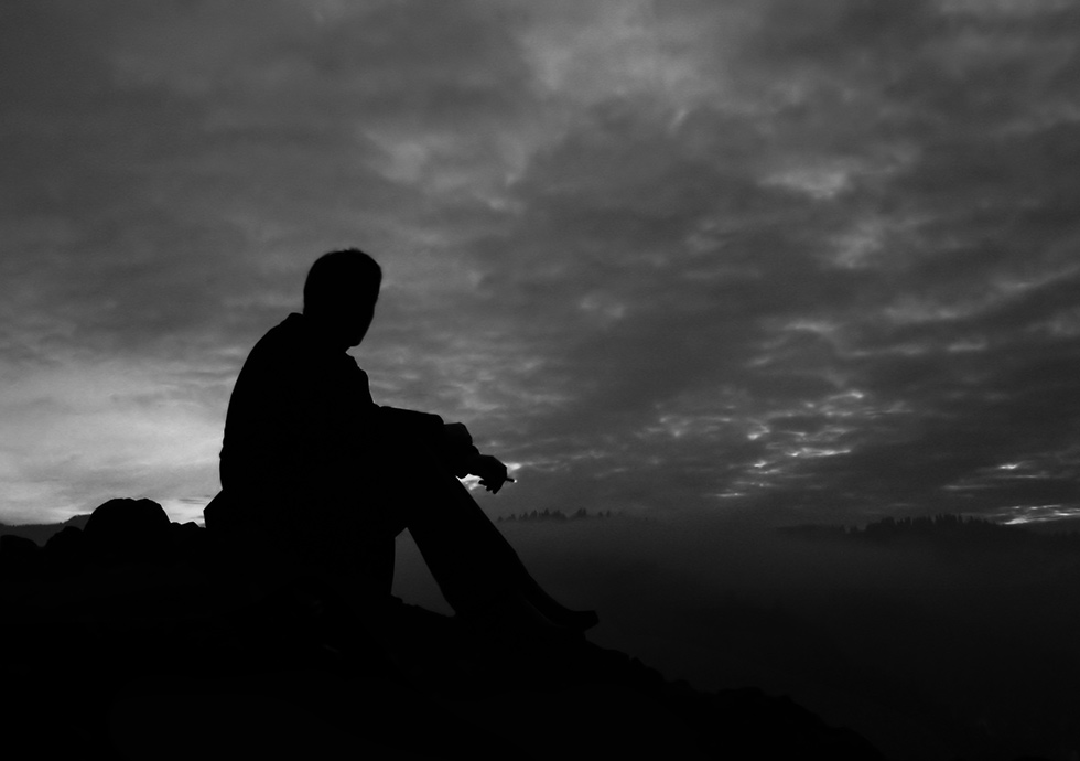 La o tigara, pe stanca / Smoking, on the rocks