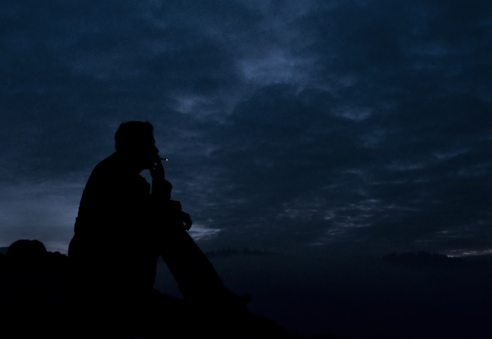 La o tigara, pe stanca II / Smoking, on the rocks II