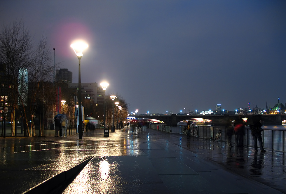seara ploioasa pe malul Tamisei / rainy evening by the Thames