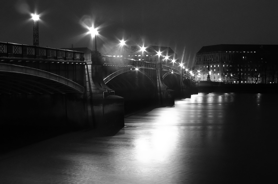 pod peste Tamisa / bridge over the river Thames