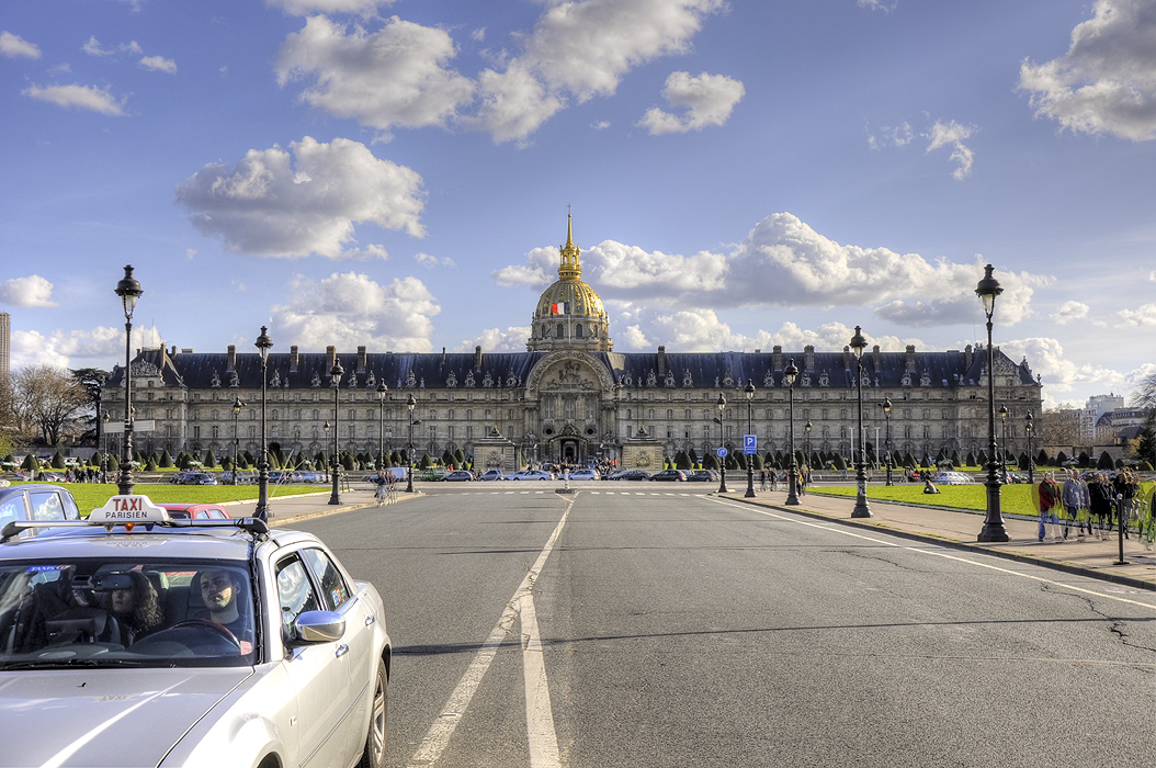 Les Invalides and the bored taxi-driver